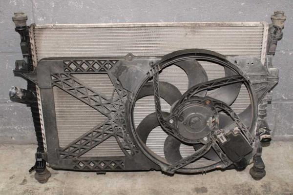 RADIATEUR FORD - Vue 2